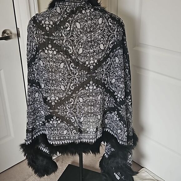 Taj Mahal Beaded Scarf With Faux Fur Trim Black/ Silver - Picture 10 of 16